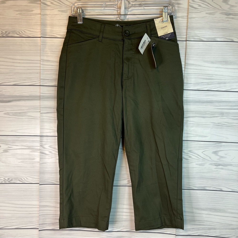 Size 2  St John’s Bay Capris